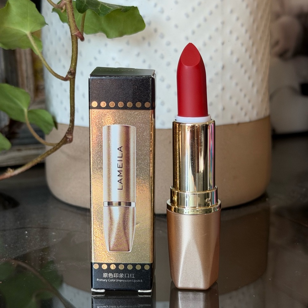 Classic Red Lipstick — Vibrant Matte Finish